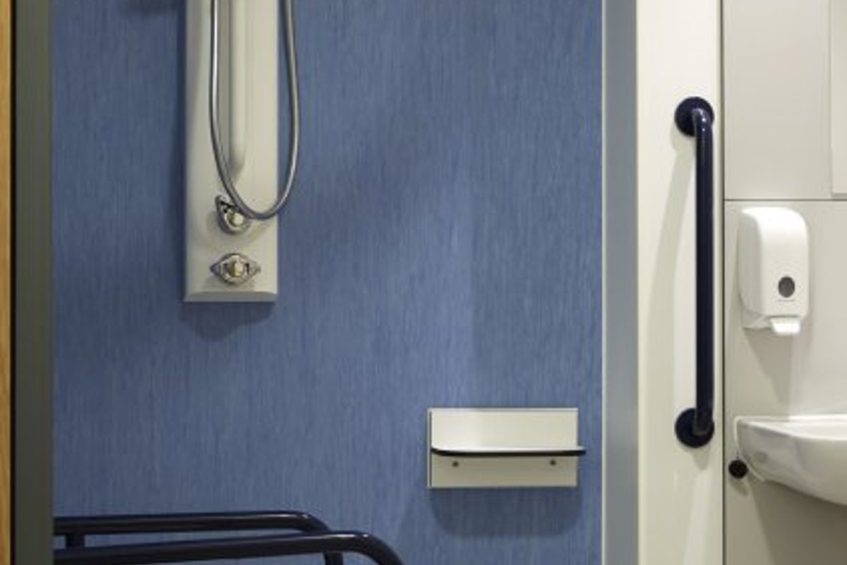 QEUH Ensuite with Horne shower panel