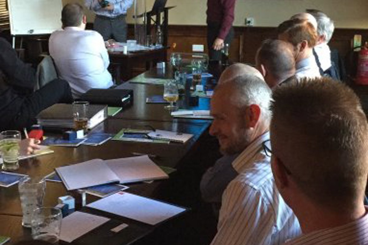 Horne CPD - Electrostatic forces demonstration