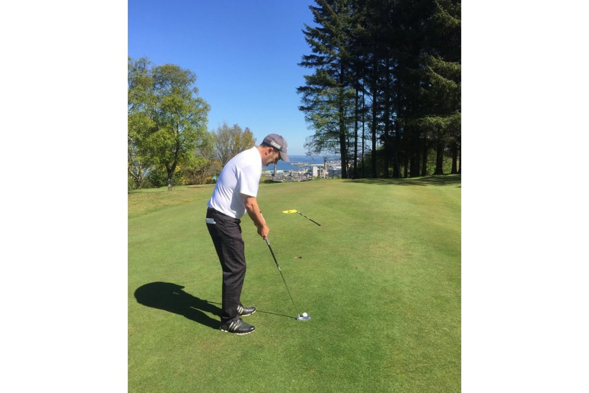 Stephen lines up a putt