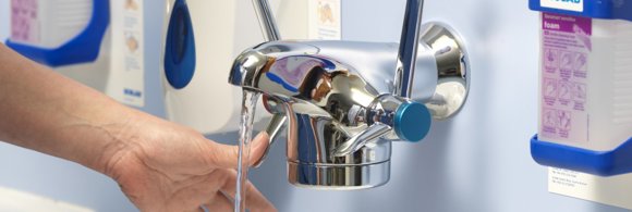 Open warm flow of Optitherm tap by pressing the short lever